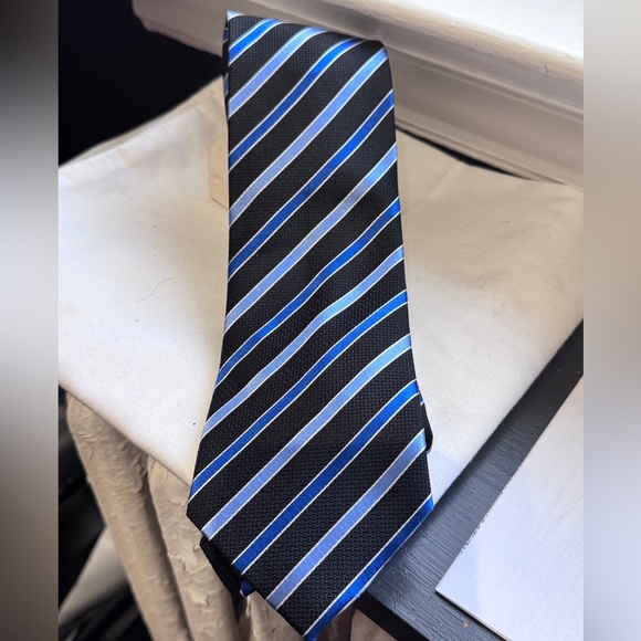 🎩✨Vintage Elegant Sean John Silk Striped Men’s Tie / Ladies Head Tie 🎩✨ - Picture 4 of 15